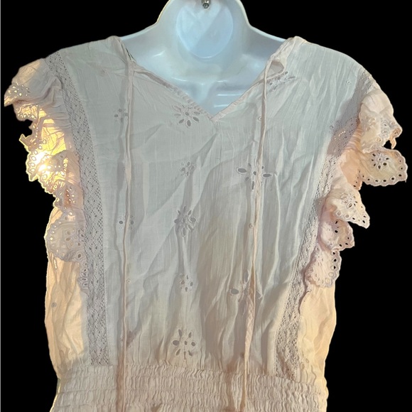 Very light pink aerie blouse with eyelet accents - Picture 2 of 3